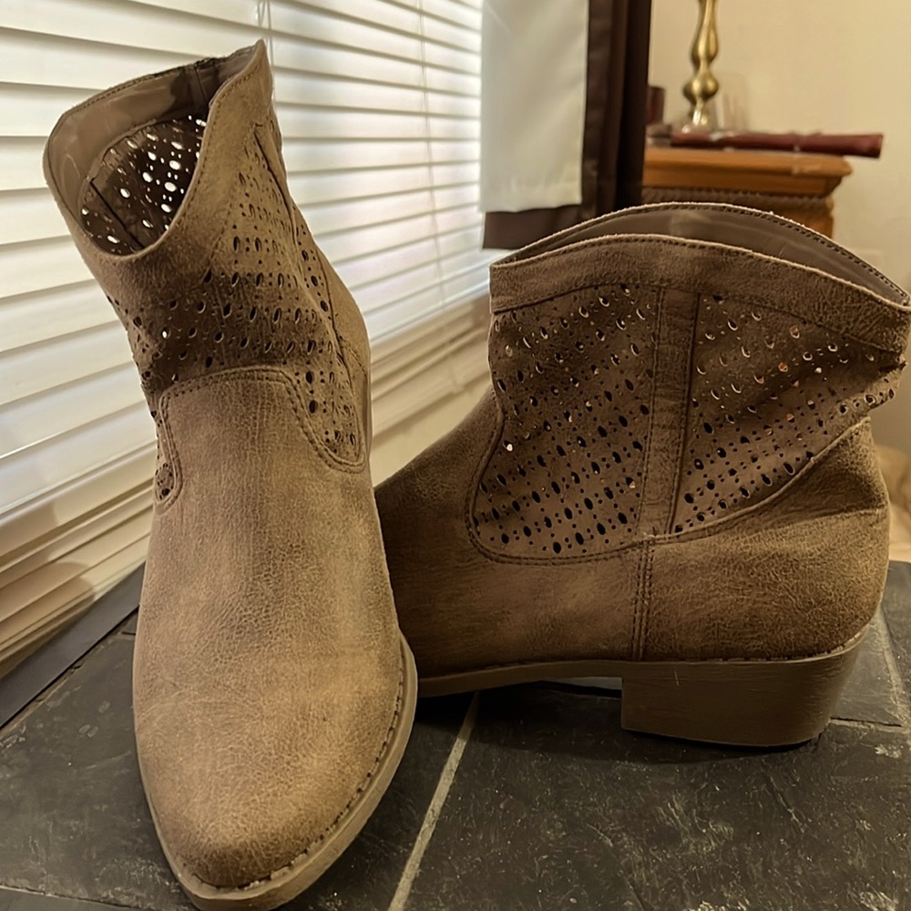 Ankle boots